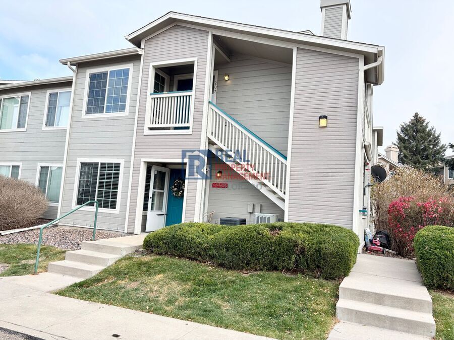 8416 Pebble Creek Way in Littleton, CO - Building Photo