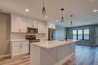 172 W Bay Rd in Lake Park, IA - Building Photo - Building Photo