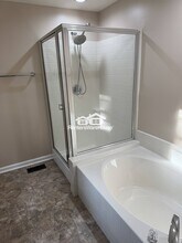 8026 Stone Haven Dr in Glen Burnie, MD - Foto de edificio - Building Photo