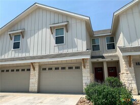 318 Untermaier St in New Braunfels, TX - Building Photo