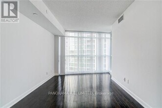 215-1215 Sherway Gardens Rd in Toronto, ON - Building Photo - Building Photo