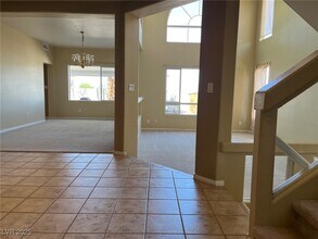 8640 Castle Hill Ave in Las Vegas, NV - Building Photo - Building Photo