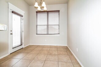 2004 NE 32nd St in Moore, OK - Foto de edificio - Building Photo