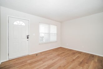 5761 Ricardo Dr in Galloway, OH - Building Photo - Building Photo