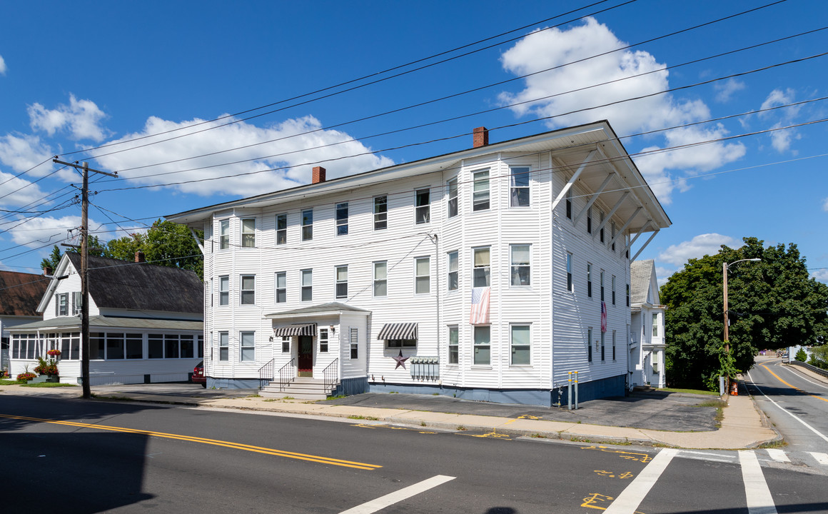 39 Riverside Ave in Sanford, ME - Building Photo