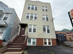 310 Danforth Ave in Jersey City, NJ - Building Photo - Building Photo