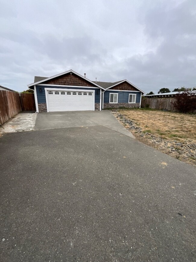 2533 Rita Ave in Mckinleyville, CA - Building Photo - Building Photo