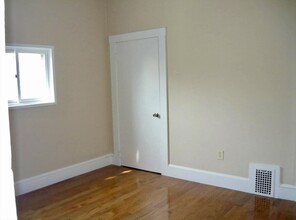 11 Hutchinsons Ct in Lynn, MA - Building Photo - Building Photo