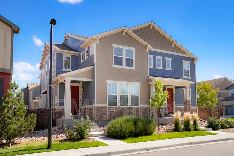 8274 S Trails Edge Ct in Centennial, CO - Building Photo