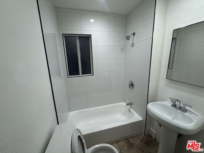 property at 6207 Crenshaw Blvd