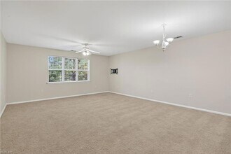 5212 Nuthall Dr, Unit 303 in Virginia Beach, VA - Building Photo - Building Photo