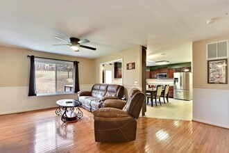 13440 Carriage Hill Dr in Manassas, VA - Building Photo - Building Photo