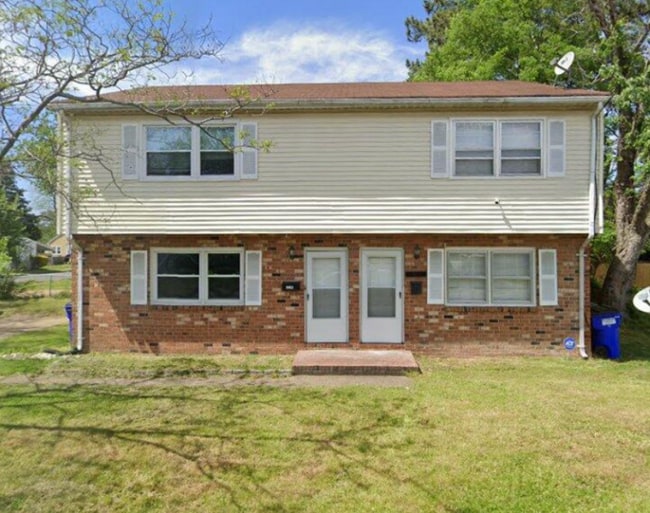 3744 Cape Henry Ave in Norfolk, VA - Foto de edificio - Building Photo