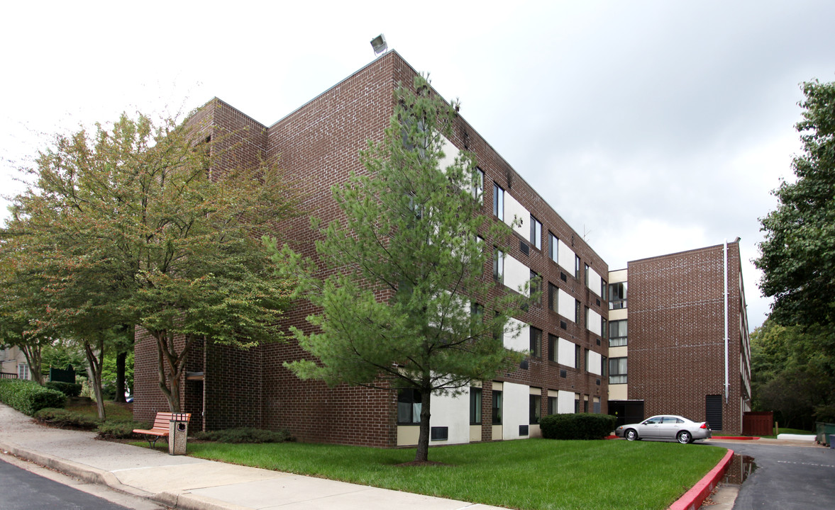 Village Oaks Apartments in Catonsville, MD - Building Photo