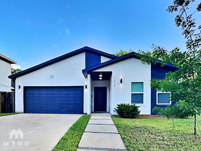 property at 1619 Poplar St
