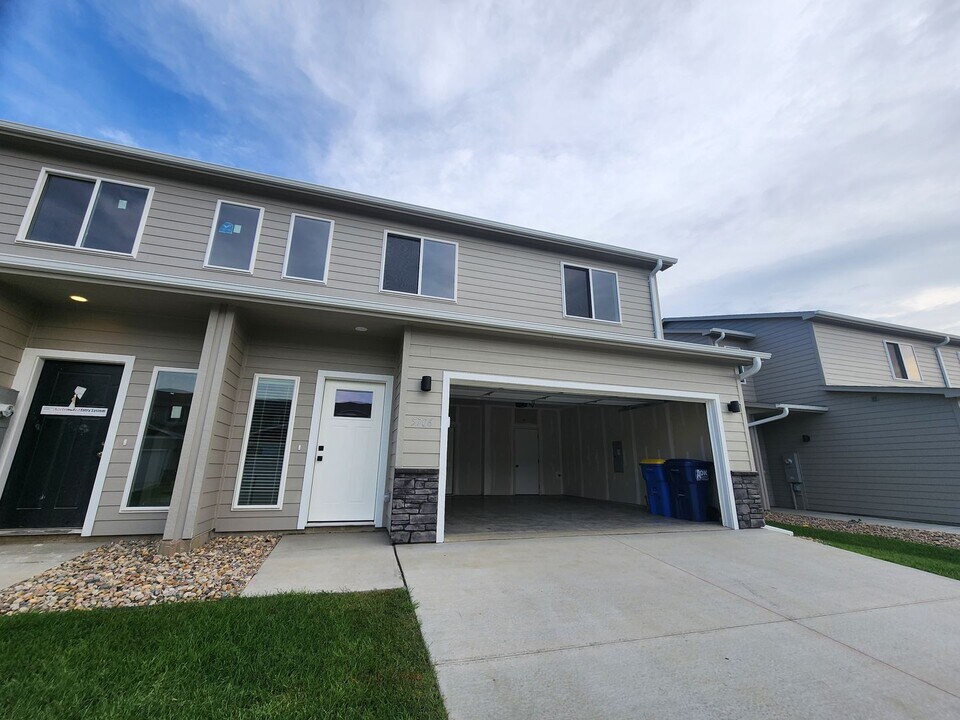 5706 E Avett Pl in Sioux Falls, SD - Building Photo