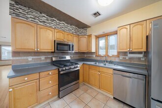 162 W 53rd St in Bayonne, NJ - Building Photo - Building Photo