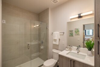 Bay Pointe Apartments in Miami, FL - Building Photo - Interior Photo