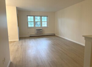 2955 Madison Ave in Bridgeport, CT - Building Photo - Building Photo
