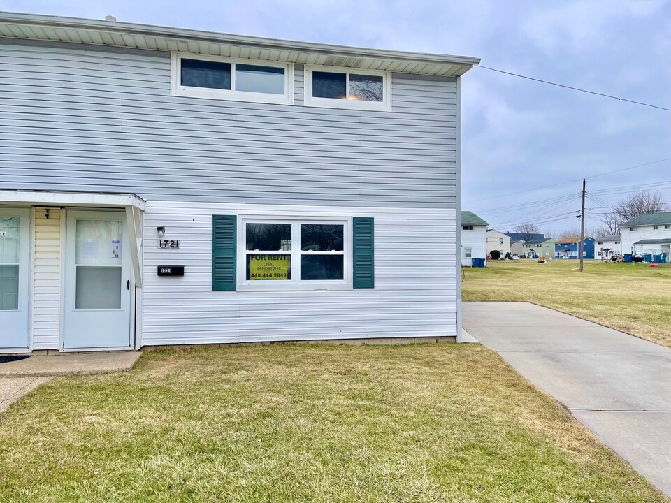 1719 New Mexico Ave-Unit -1721 in Lorain, OH - Building Photo