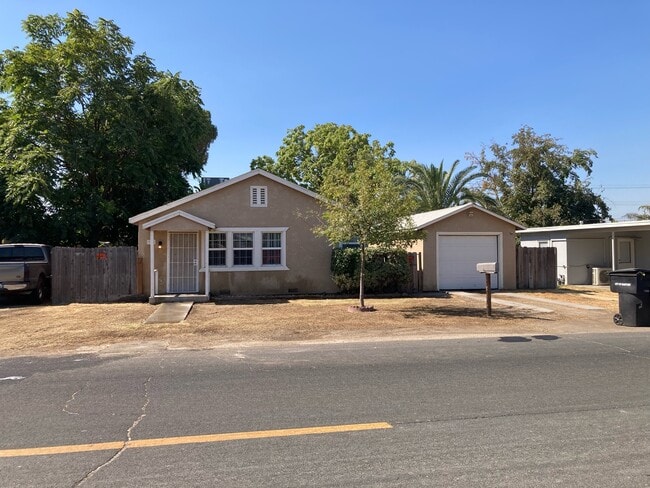 property at 719 E Ivy St
