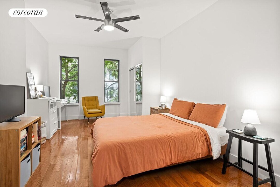 227 E 88th St in New York, NY - Building Photo