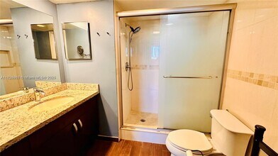 3703 NE 166th St, Unit 503 in Miami, FL - Foto de edificio - Building Photo
