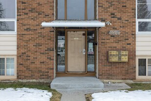 1818 41 St SE in Calgary, AB - Building Photo