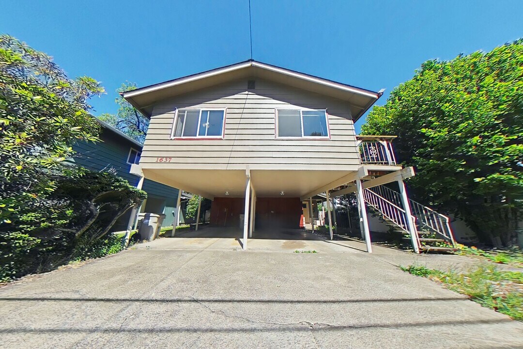 1639 NW Kings Blvd in Corvallis, OR - Building Photo