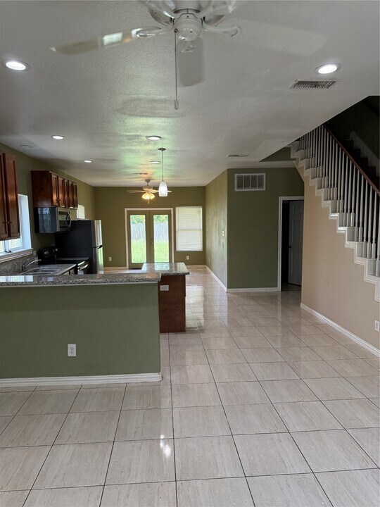 5810 Stuebner Airline Rd in Houston, TX - Building Photo
