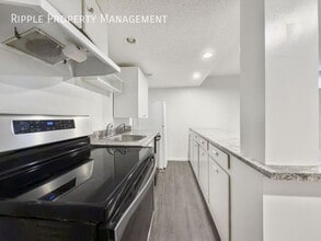 63 Woodglen Close SW in Calgary, AB - Building Photo - Building Photo