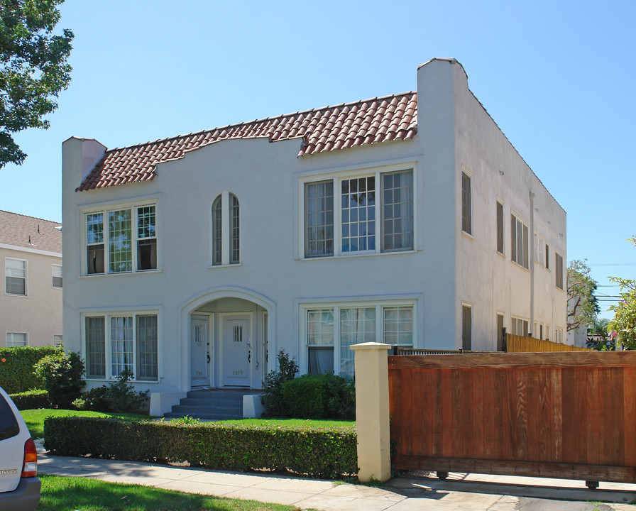 733-737 N Edinburgh Ave in Los Angeles, CA - Building Photo