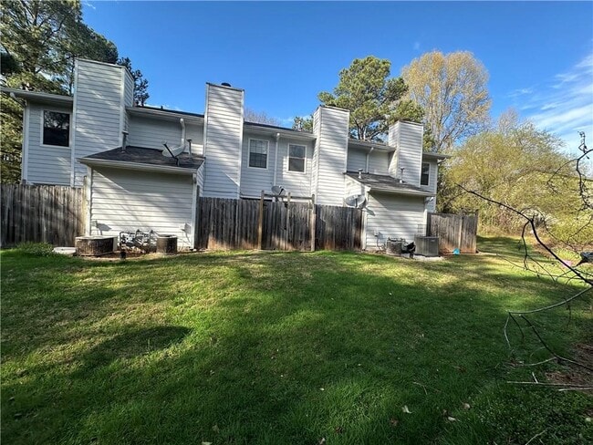 6320 Holcomb Way in Norcross, GA - Building Photo - Building Photo