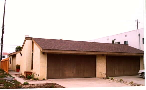 851-855 Dunes St in Oxnard, CA - Building Photo - Building Photo