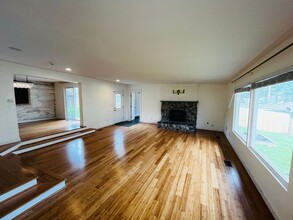 745 Rasmussen Ln in Bremerton, WA - Building Photo - Building Photo