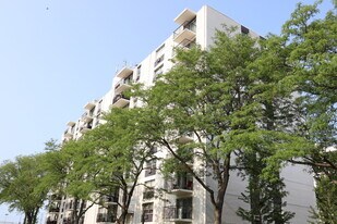 9009 Golf Rd in Des Plaines, IL - Building Photo