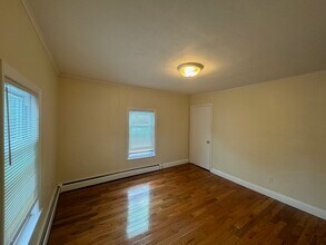 213 Beacon St, Unit 4 in Somerville, MA - Foto de edificio - Building Photo