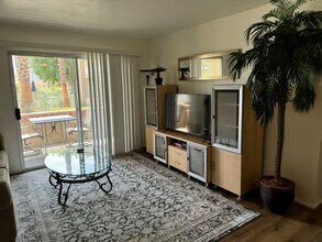 74800 Sheryl Ave, Unit 103 in Palm Desert, CA - Foto de edificio - Building Photo