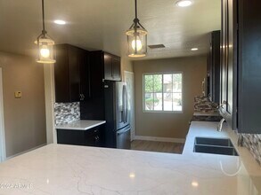 15433 W Mercer Ln in Surprise, AZ - Foto de edificio - Building Photo