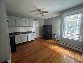 915 Dexter St in Central Falls, RI - Building Photo - Building Photo