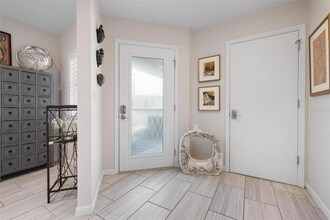 226 Chartley Ct N in Sarasota, FL - Foto de edificio - Building Photo