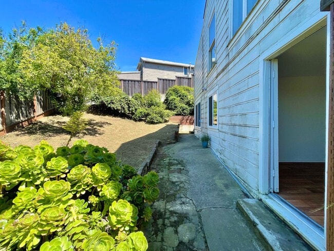 257 Peralta Ave in San Francisco, CA - Building Photo - Building Photo