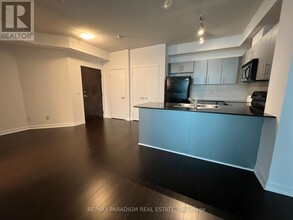 12-2712 Yonge St in Toronto, ON - Building Photo - Building Photo