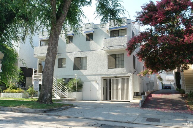 8 Apartment Townhomes in Sherman Oaks, CA - Building Photo - Building Photo