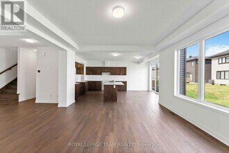 686 Fenwick Wy in Ottawa, ON - Building Photo - Building Photo