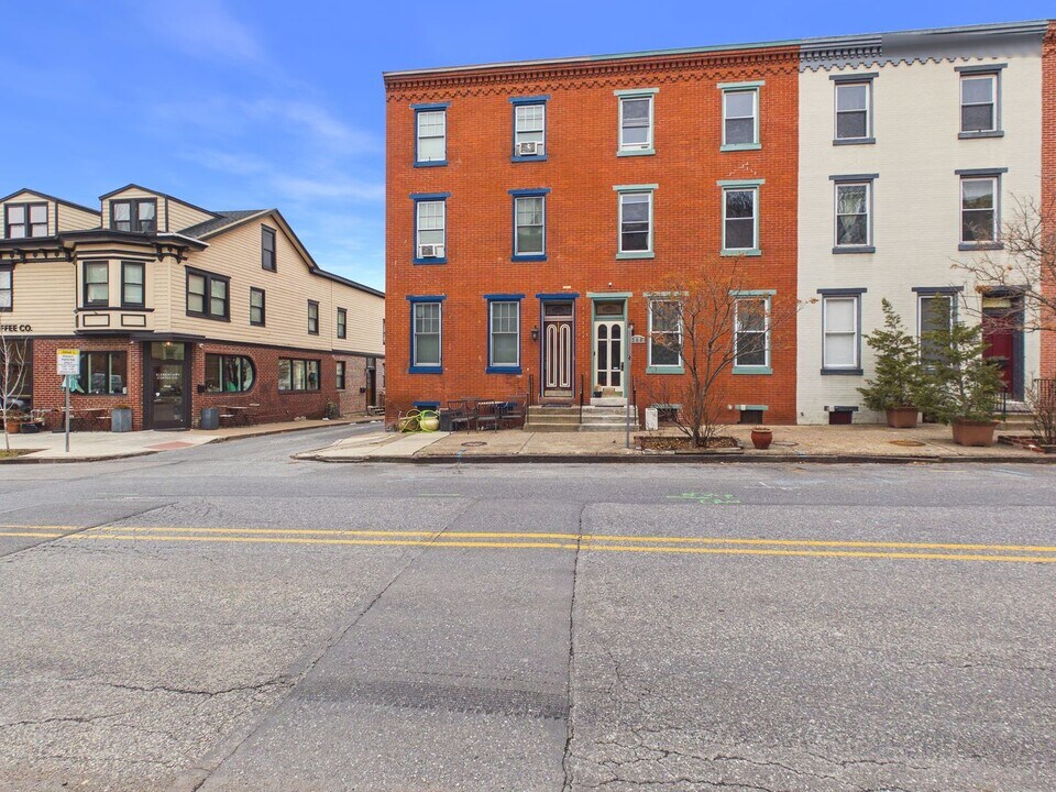 260 North St in Harrisburg, PA - Building Photo