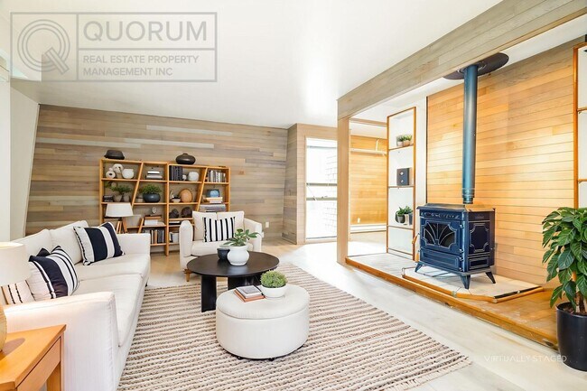 10755 Burke Ave N in Seattle, WA - Building Photo - Building Photo