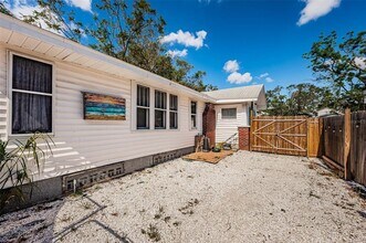 5306 9th Ave S in Gulfport, FL - Foto de edificio - Building Photo