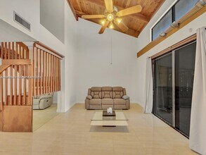 2701 SW 58th Manor in Fort Lauderdale, FL - Building Photo - Building Photo