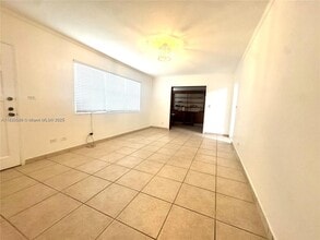 539 W 40th Pl in Hialeah, FL - Foto de edificio - Building Photo